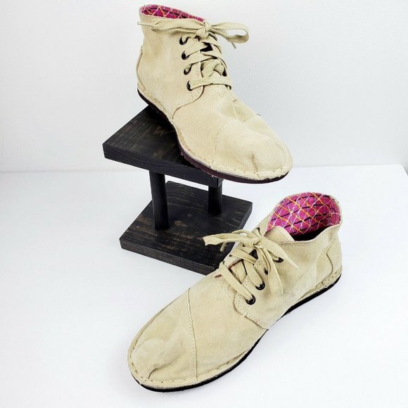 Tom's Women's Tan Suede Flat Lace Up Chukka Boot 220811 Sz 9.5 NICE! - Picture 1 of 5